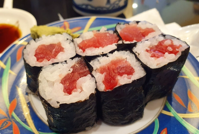 Is maguro sushi healthy?