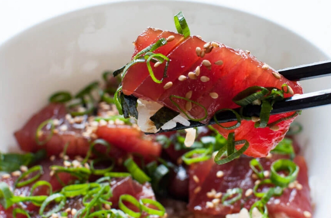 what does maguro taste like