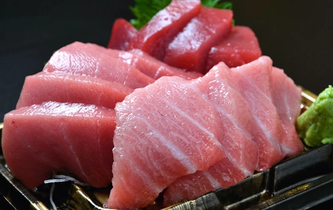 bluefin tuna taste