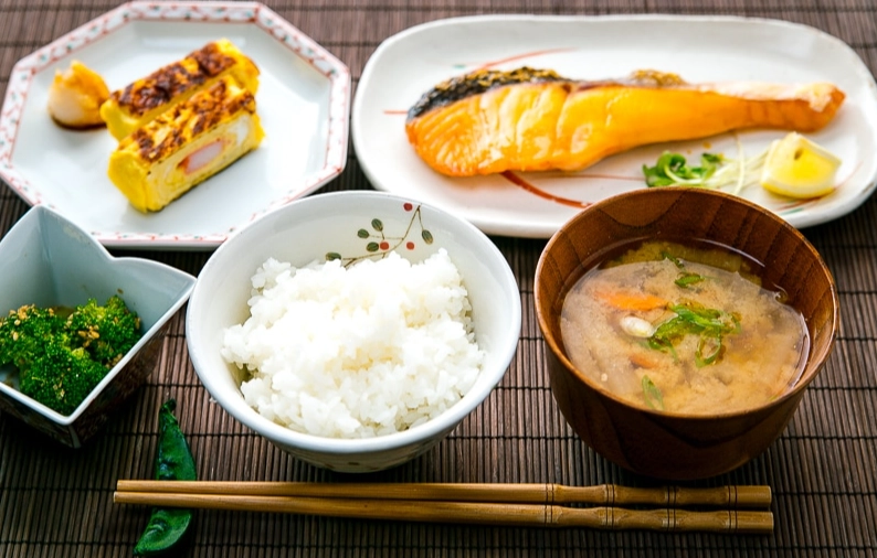 traditional japanese breakfast