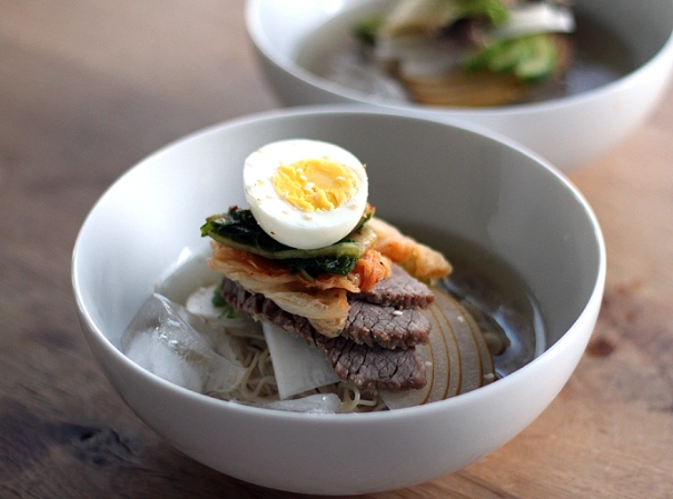 make naengmyeon noodles