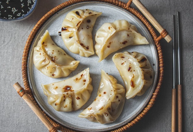 difference between gyoza and potsticker