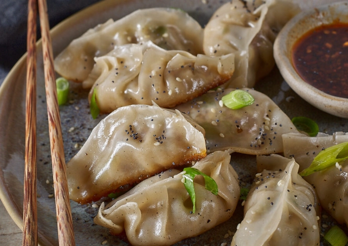 are gyoza and potstickers the same