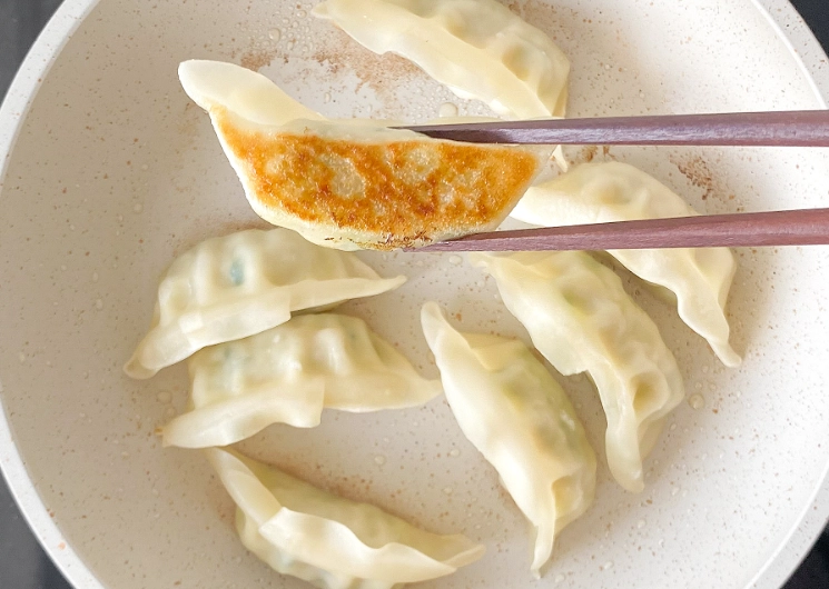 pan fry gyoza from frozen pan fry gyoza from frozen