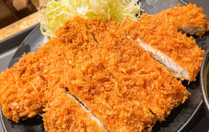 How does yoshoku differ from traditional Japanese food?