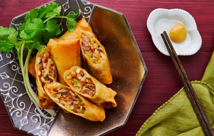 difference between egg roll and harumaki