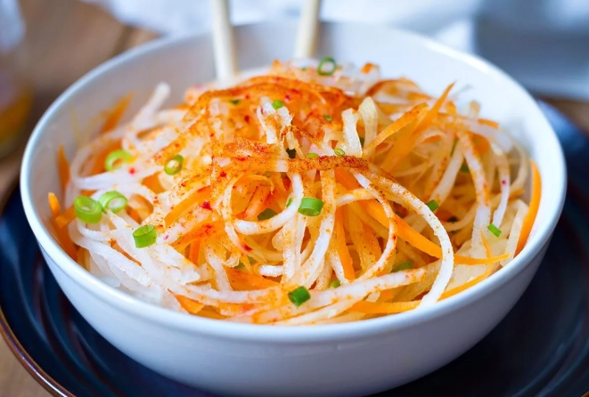 healthy daikon salad