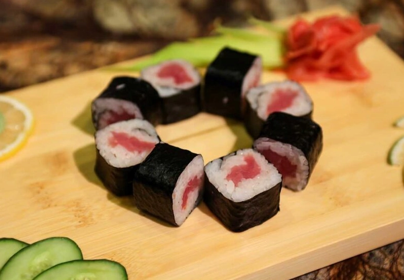 raw tuna roll raw tuna roll
